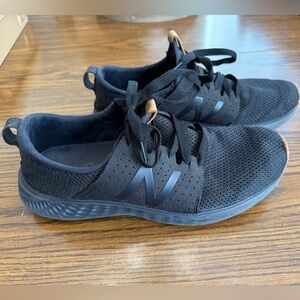 New Balance black Foam 10M